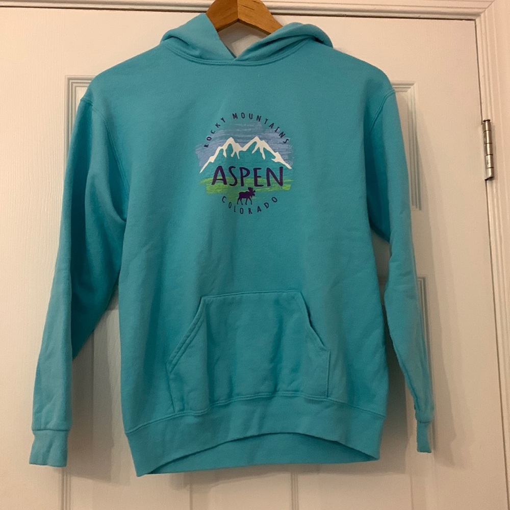 Super comfy sweatshirt! Can be worn all year!